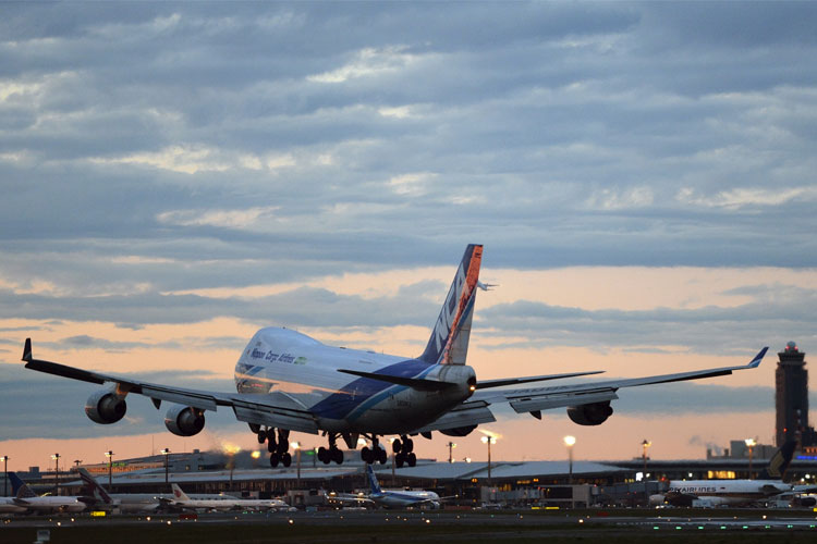 工業(yè)除濕機確保機場儀表著陸導(dǎo)航系統(tǒng)精準_除濕機廠家_重復(fù)